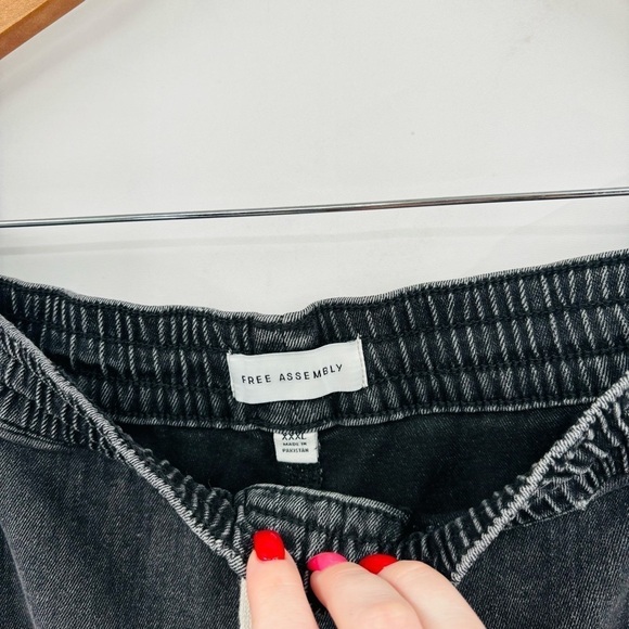 Free Assembly Classic Denim Joggers - Washed Black - Picture 4 of 7